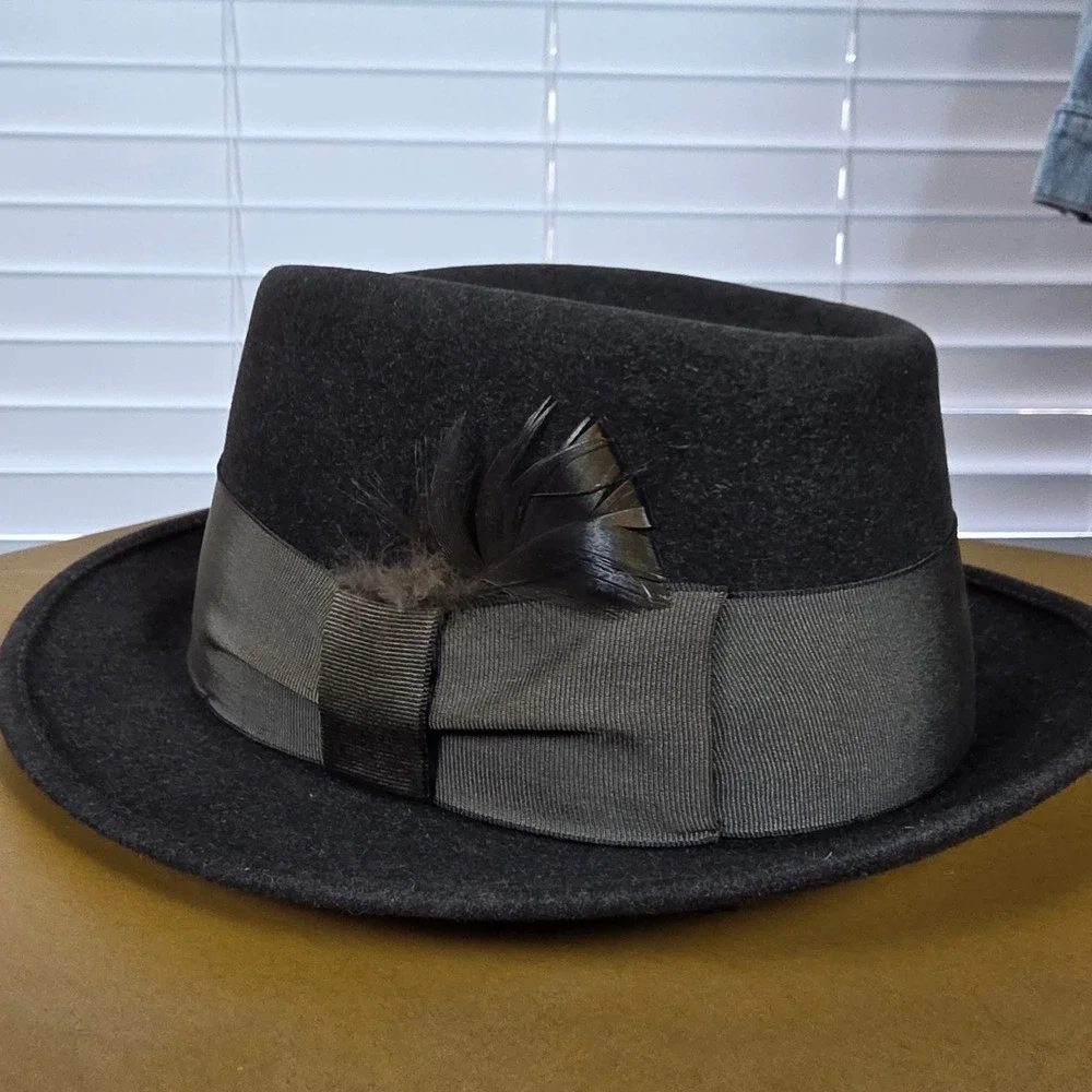 Stetson Fedora Mens 7 3/8 Dark Grey Royal De Luxe Gun Club Felt Feather Hat Box‎